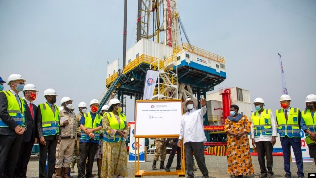 You are currently viewing Ouganda : lancement des premières activités de forage pétrolier du pays